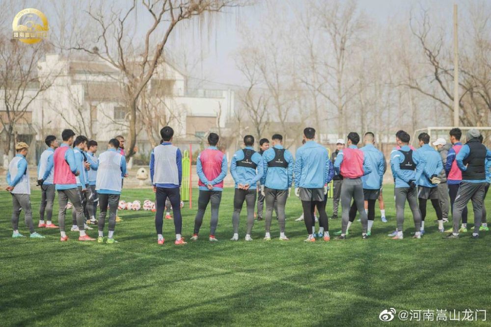 他俩怎么就成老东西了？俩人都四十多岁还没到五十岁，而且家里有钱，保养得当，可以说是老当益壮，身体实力不逊色于普通年轻人。